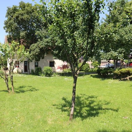 Maple Place Velika Gorica Eksteriør billede